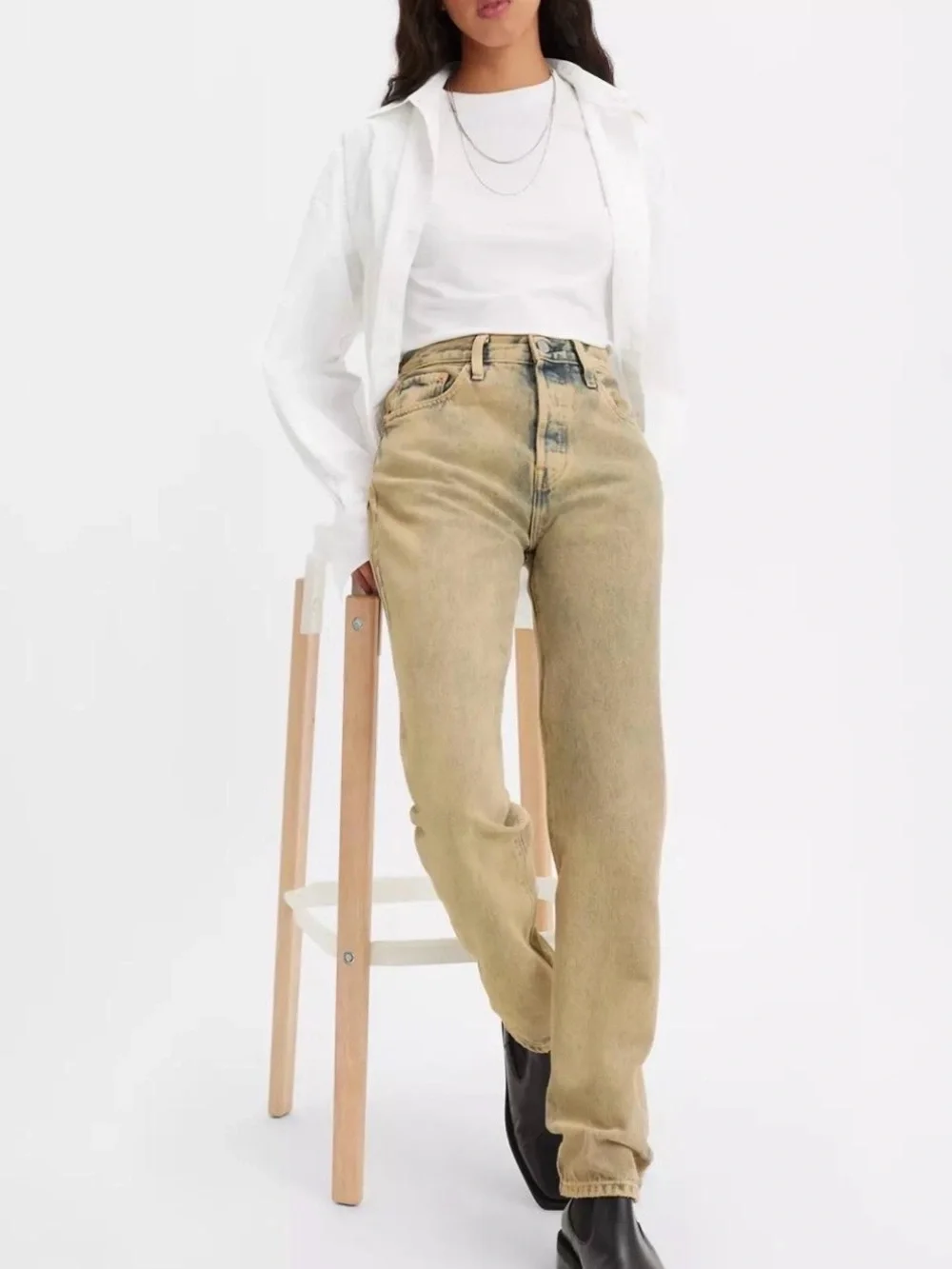 Women’s 501 Levi original fit straight leg jean • Miners Business medium wash •